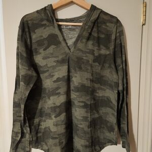 Eddie Bauer Lightweight Camo Hooded Top  Size L